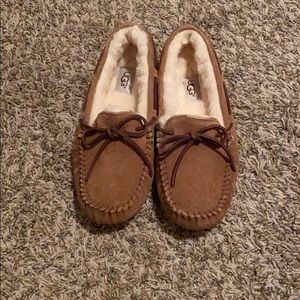 Like NEW Ugg moccasins